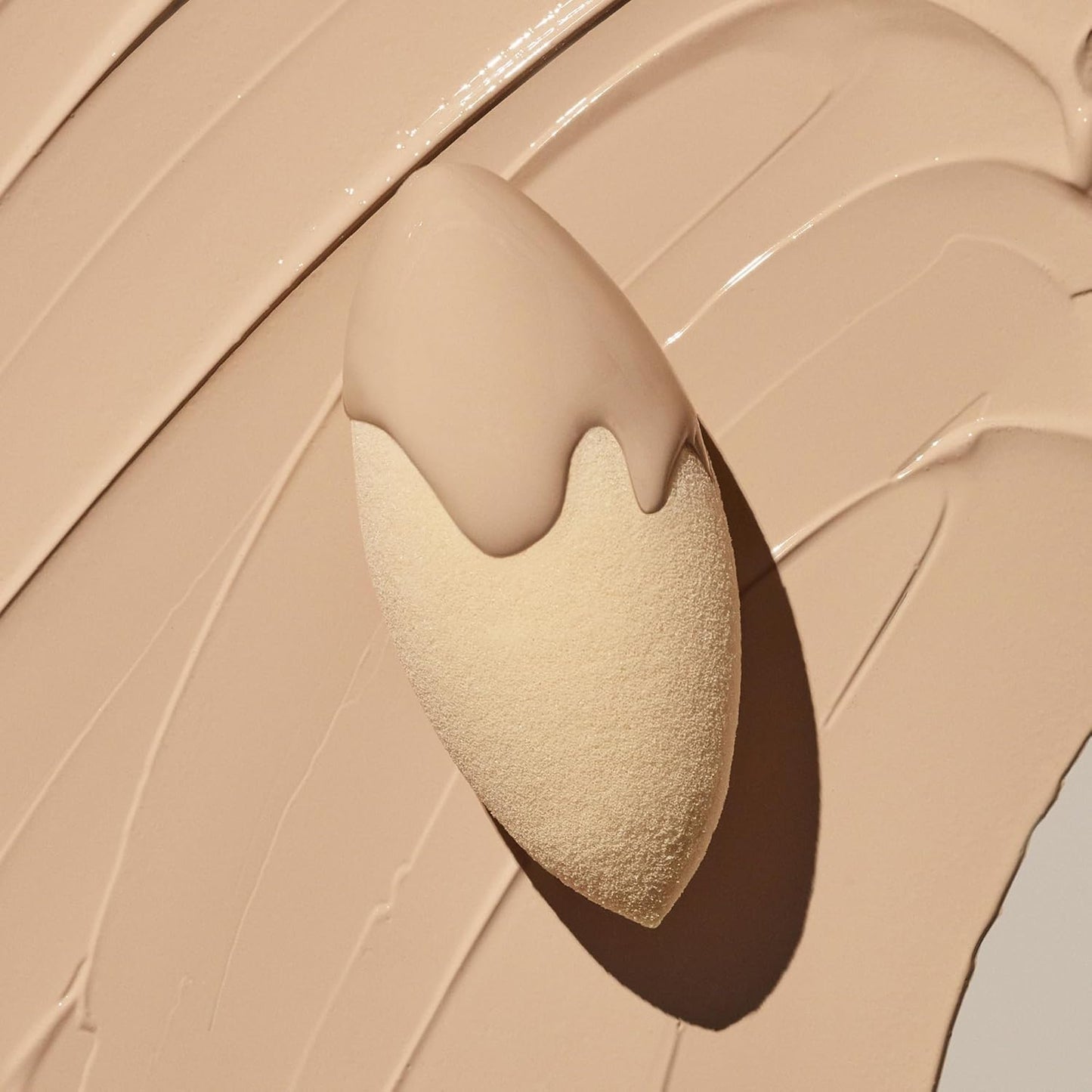 E.L.F. Éponge Douce À Double Pointe Pour Correcteur, Polyvalente, Lavable, Réutilisable, Facile À Utiliser, Estompe, Complète Le Correcteur Camo 16H, Peut Être Utilisée Sèche Ou Humidifiée